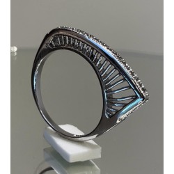 Fine Line Zircon Ring